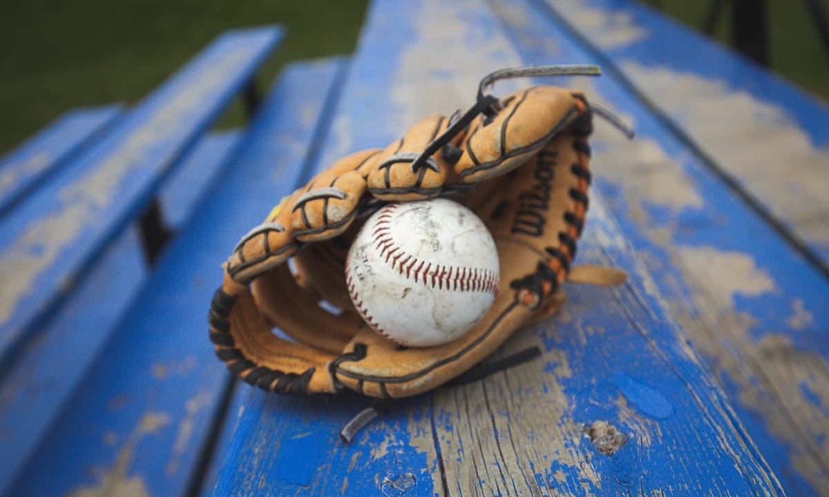 baseball-glove-size-chart-for-youth-adults-the-bat-nerds